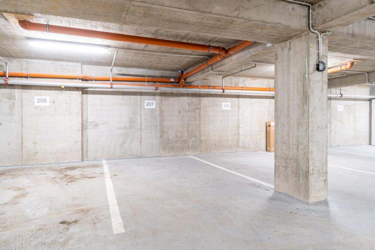 Brand New Studio Apartment #31 In Brand New Building With Free Parking In The Center براغ المظهر الخارجي الصورة