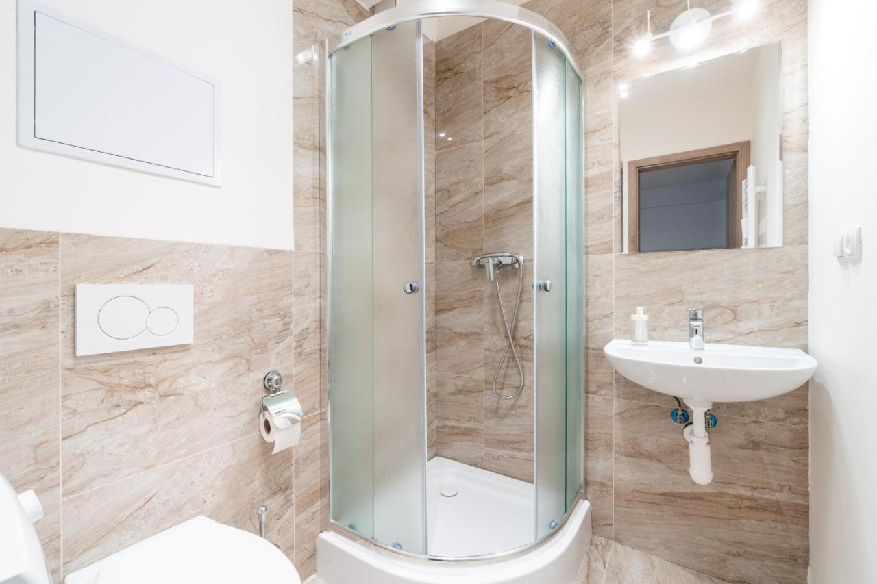 Brand New Studio Apartment #31 In Brand New Building With Free Parking In The Center براغ المظهر الخارجي الصورة