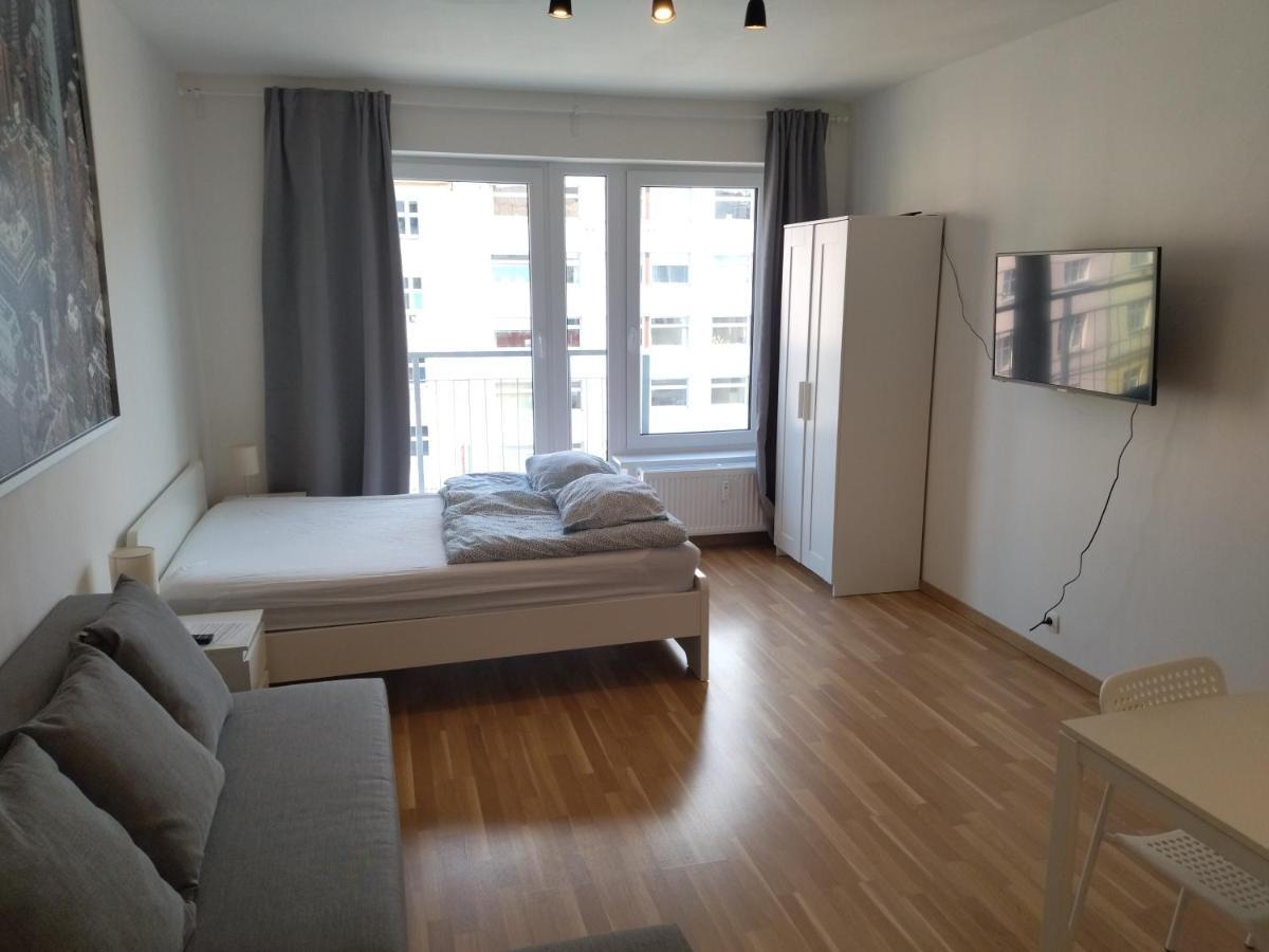 Brand New Studio Apartment #31 In Brand New Building With Free Parking In The Center براغ المظهر الخارجي الصورة